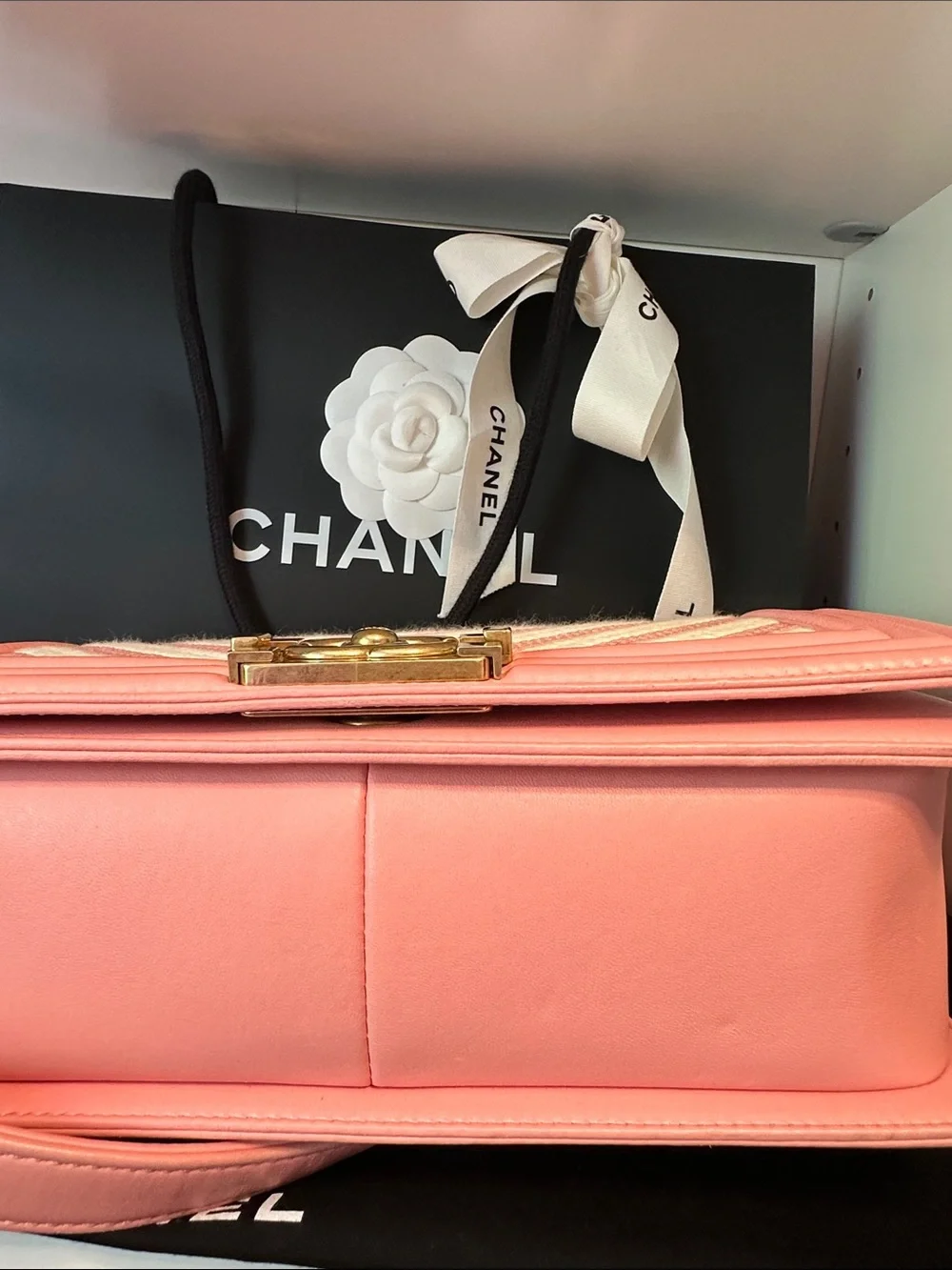 CHANEL Boy Bag 💕 Stunning pink & ivory chevron tweed with gold-tone hardware. A+